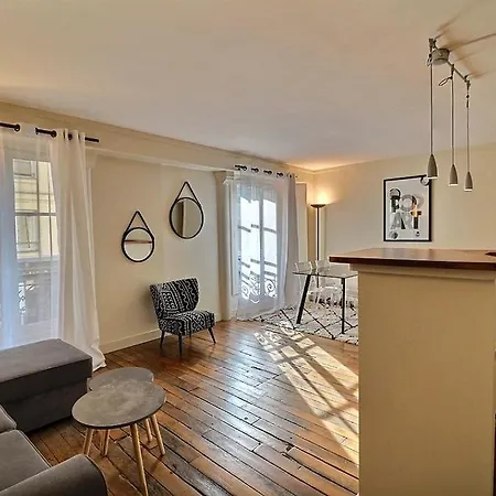 Apartment 4th - Street Rivoli - The Marais Paris